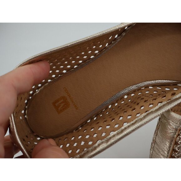 Bruno Magli Janina Ballet Flats Womens SIze 39 9 M Gold Perforated Leather Bow - Picture 10 of 11